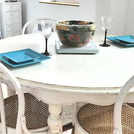 Close To The 아파트